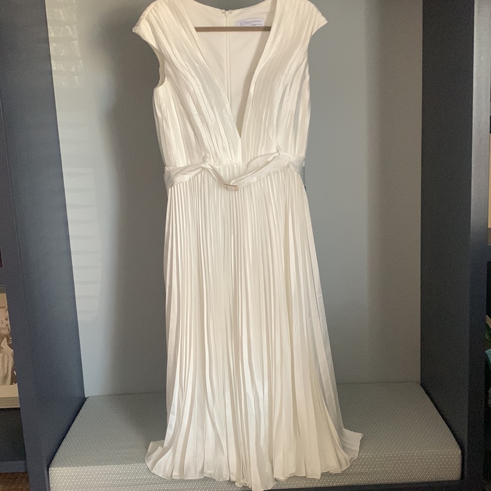 Max Duggal IEENA Pleated Cap Sleeve Satin Midi Gown White Size 10 NWT - Picture 4 of 12